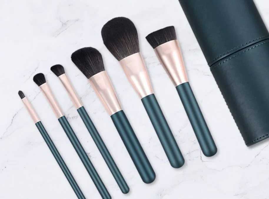 Nouvelle arrivée produits de beauté cosmétiques pinceau pinceau fond de teint avec étui de protection pinceau de maquillage
